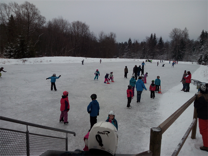 Volksschule - Eislaufen