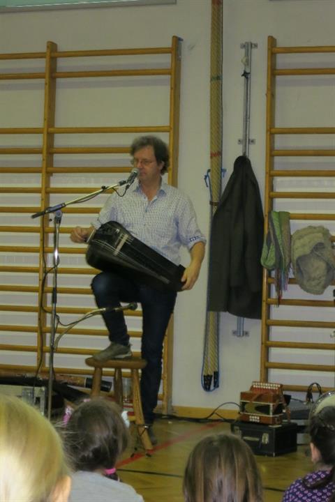Volksschule - Folkmusik und Instrumentenkunde mit Hubert Dohr